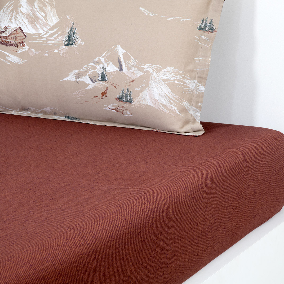 Olivier Desforges - Drap housse en satin de coton lavé rouge, Coeur Vaillant