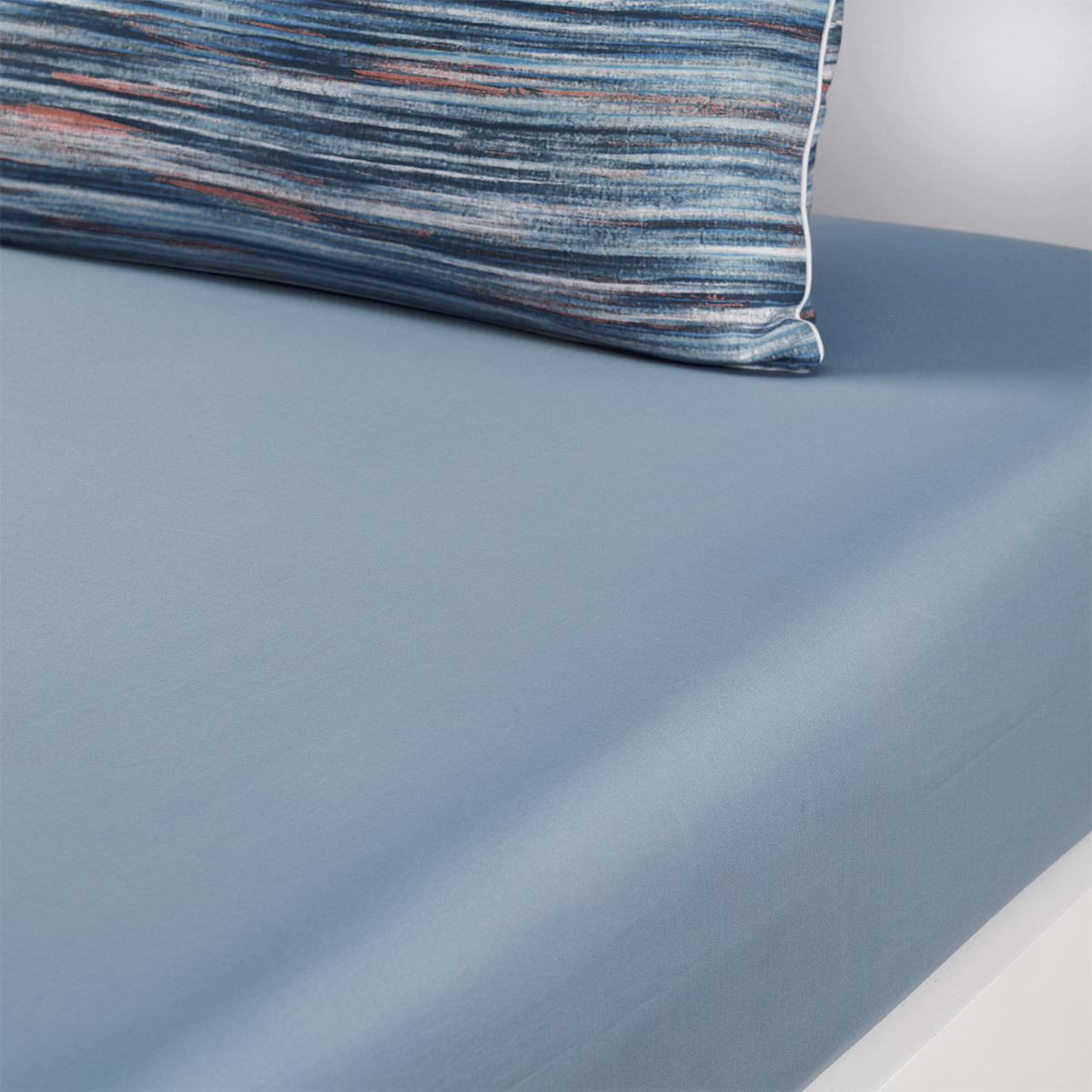 Lacoste - Drap housse en satin de coton lavé bleu, L Brush