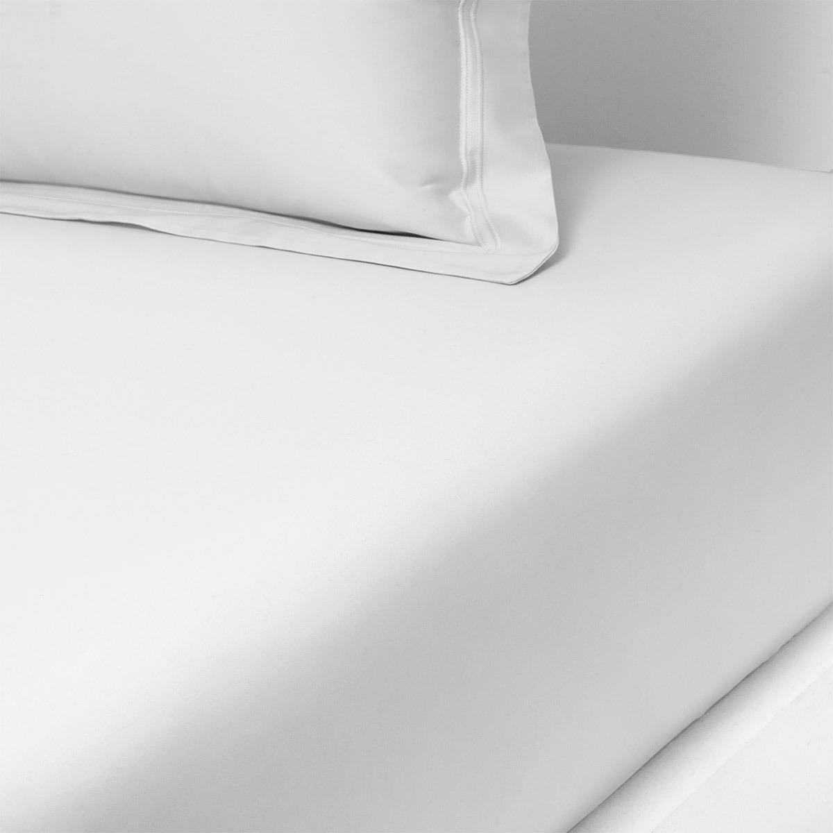 Yves Delorme - Drap housse en satin de coton marron, Triomphe