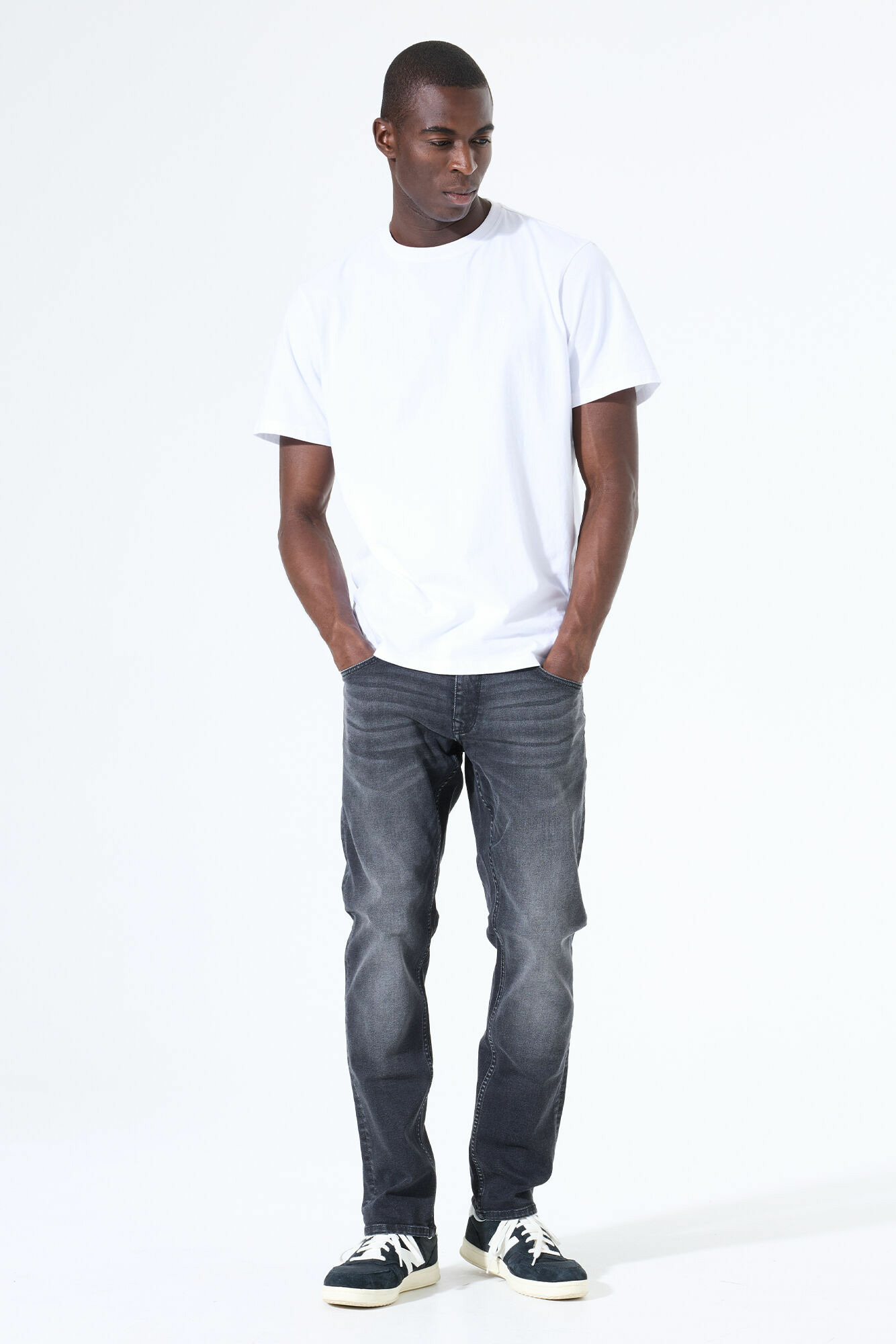 Men Jeans Russo Tapered fit Black