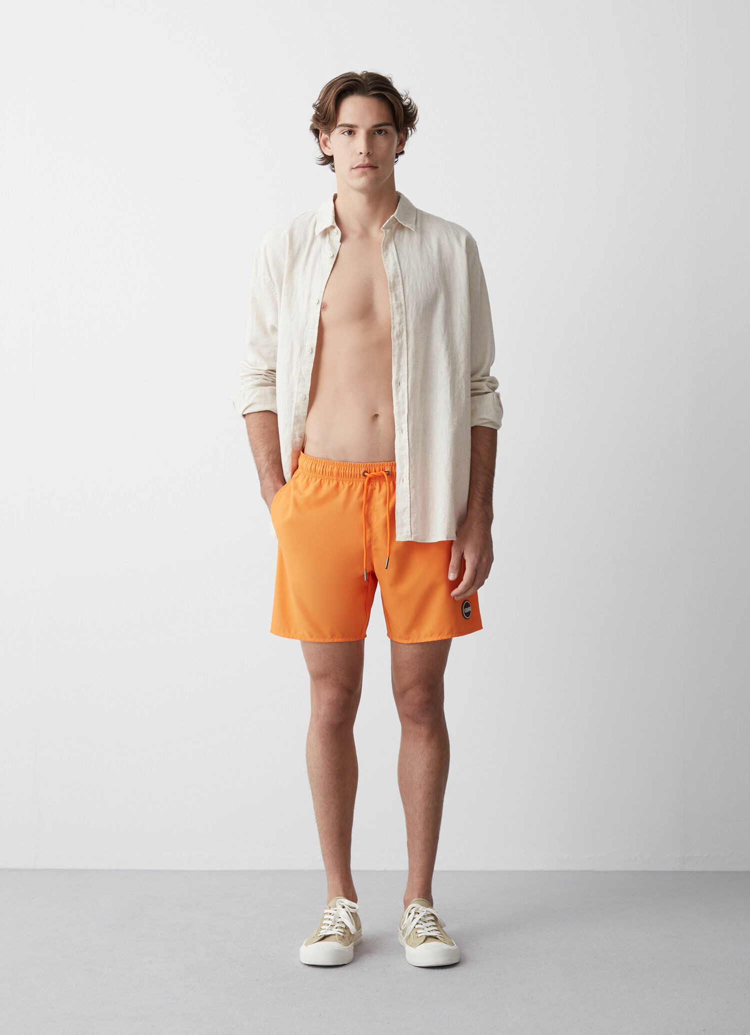 Maillot de bain de couleur unie avec taille élastique