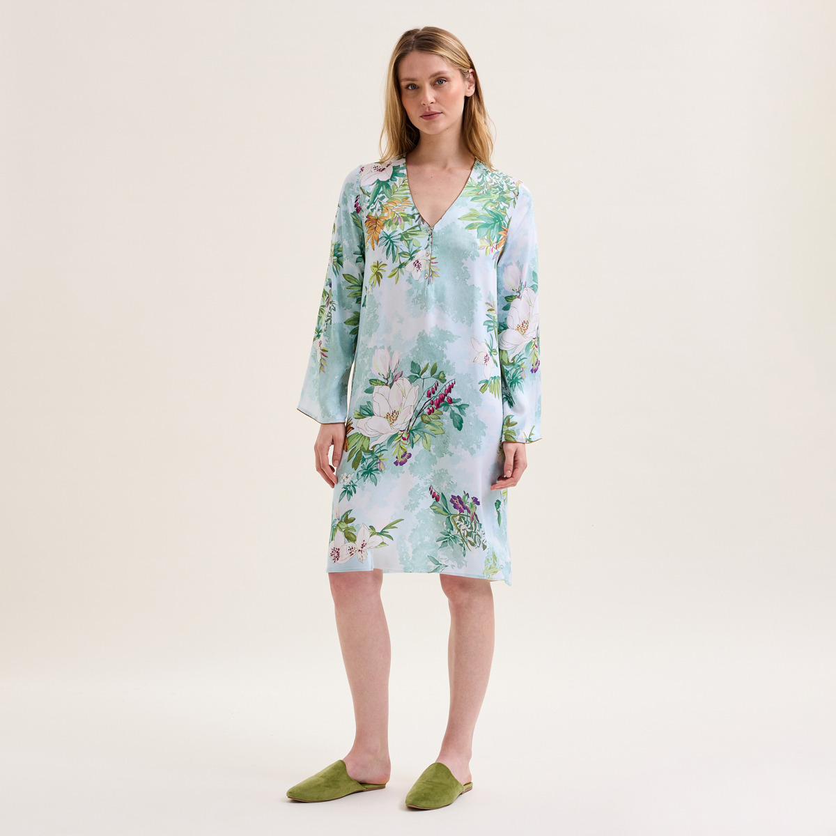 Laurence Tavernier - Chemise de nuit courte en satin de viscose, Panorama