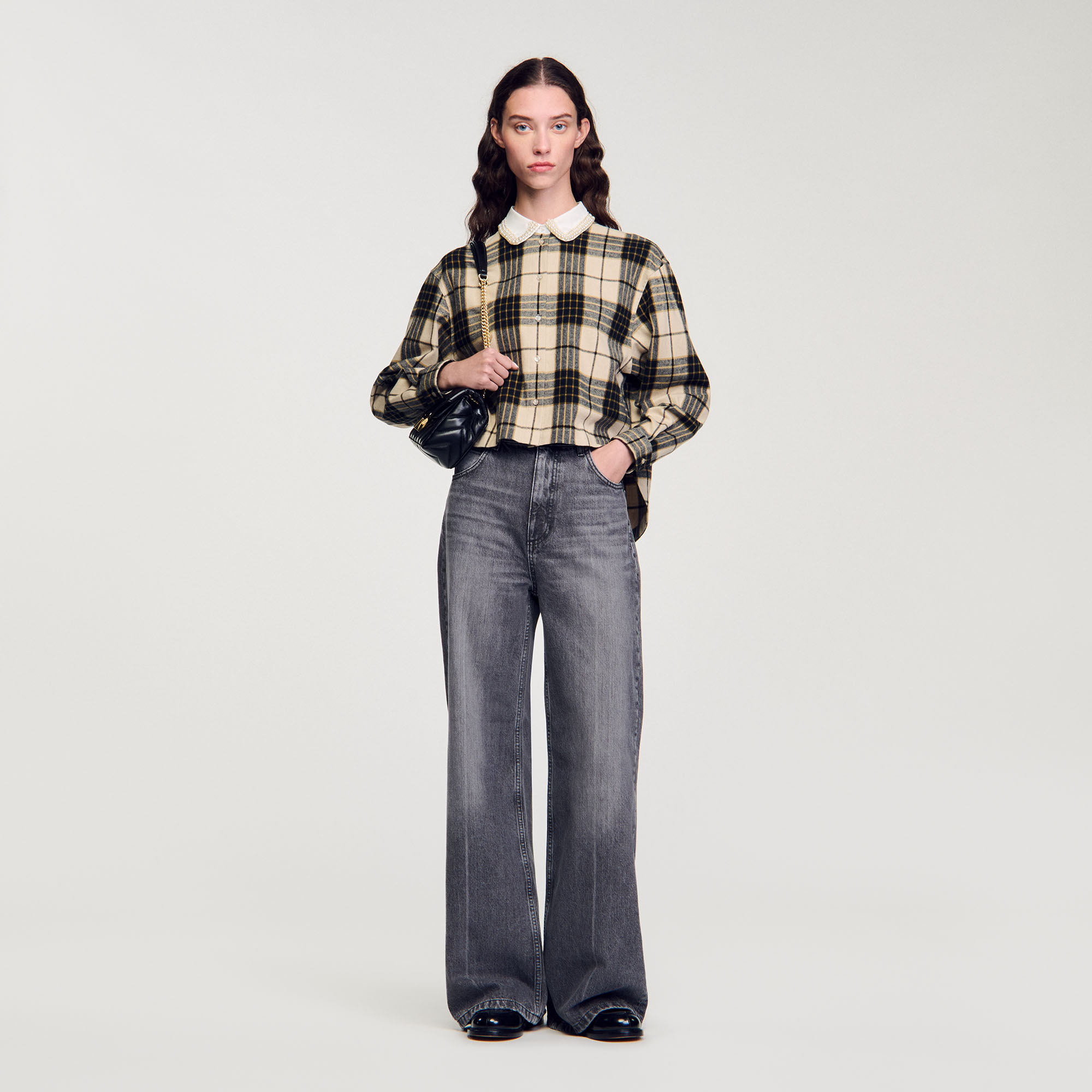 Chemise à carreaux et col bijou