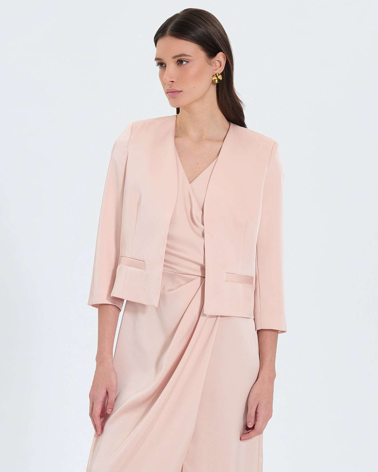 Veste courte satinée nude