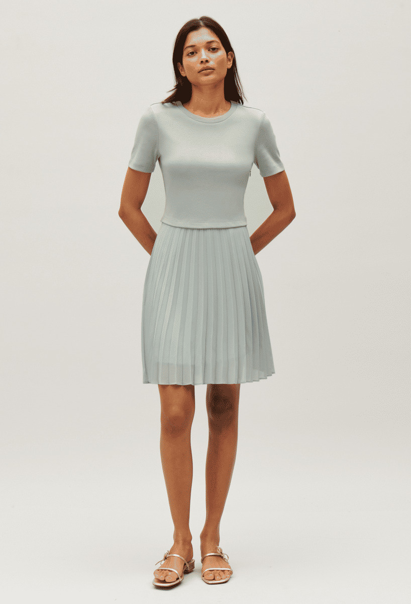 Robe courte plissée amande