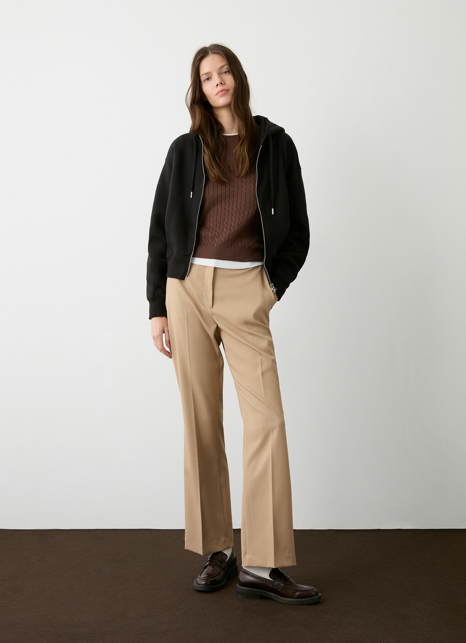 Sweat avec capuche et pinces