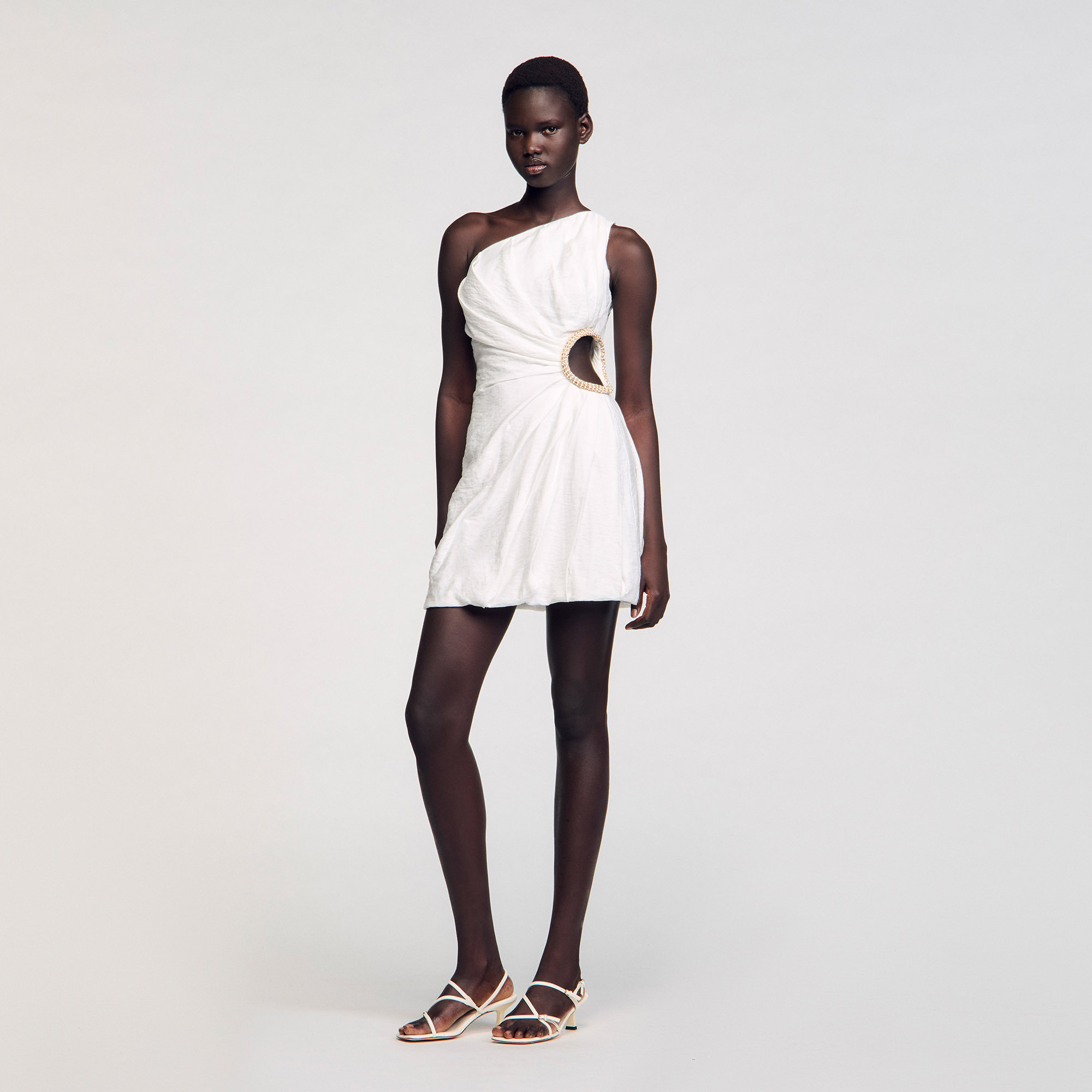 Robe courte asymétrique