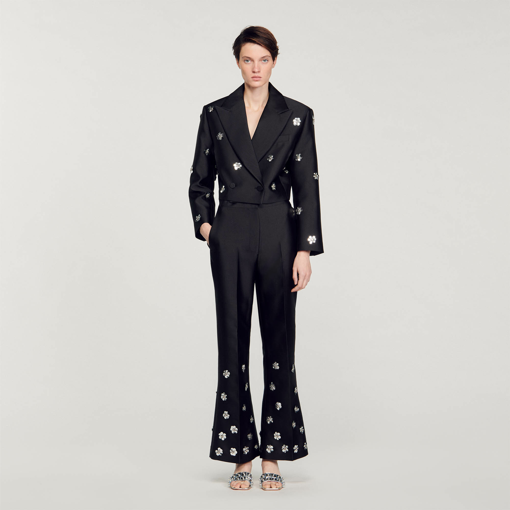 Pantalon satiné orné de sequins