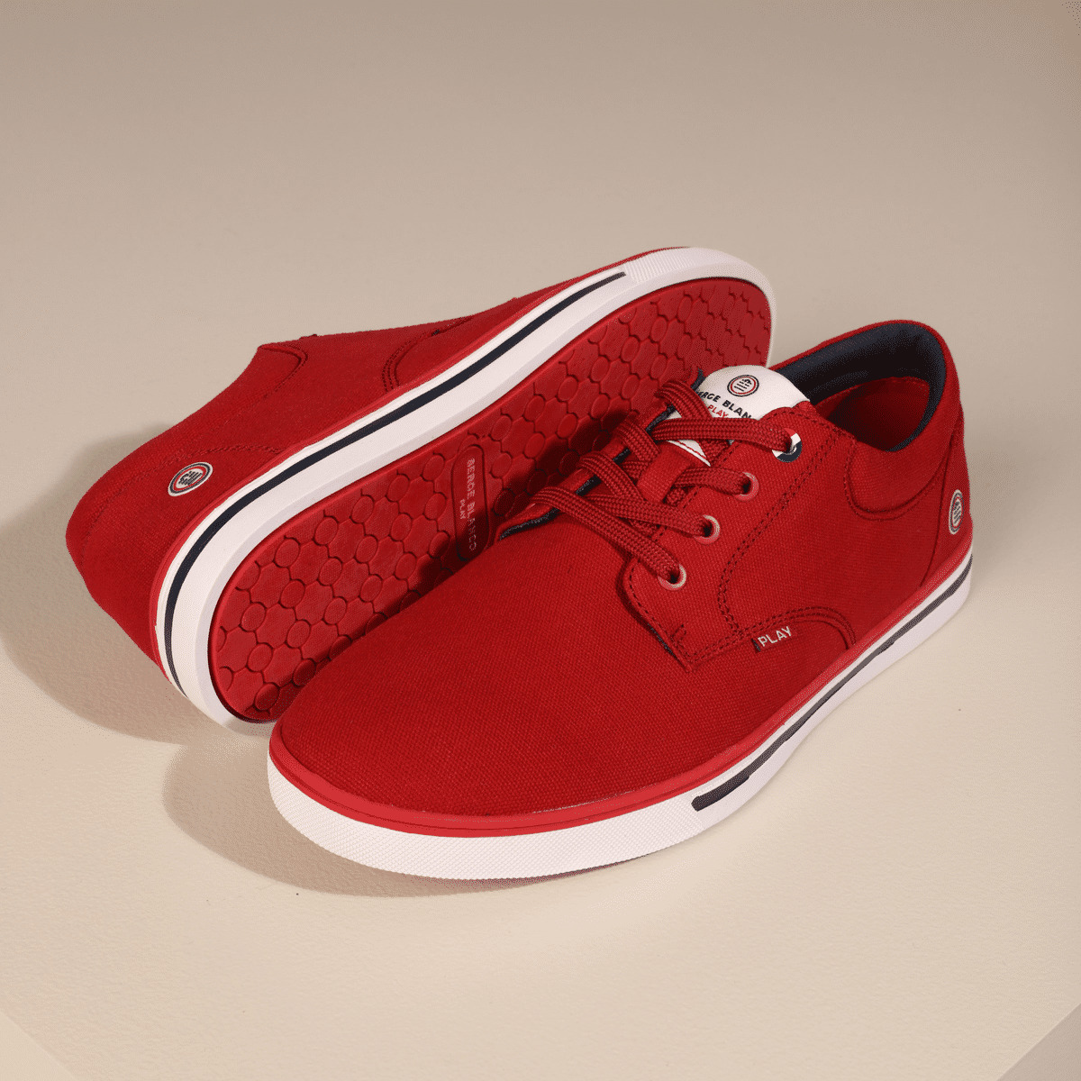 Tennis en toile rouge