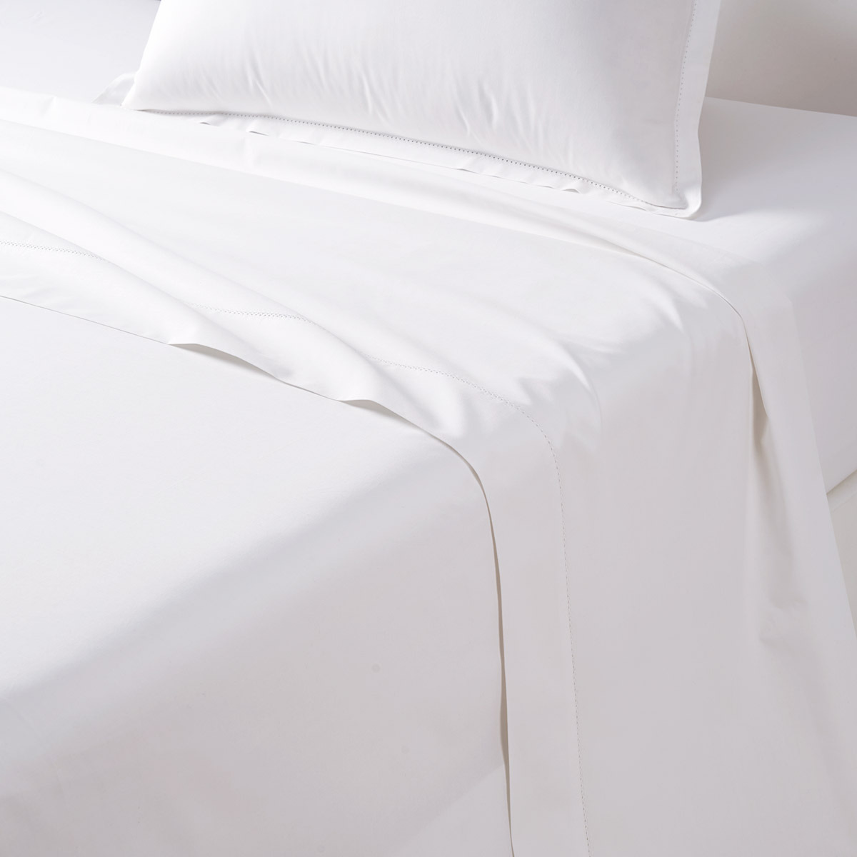 Desforges - Drap plat en percale de coton rouge, Alcove
