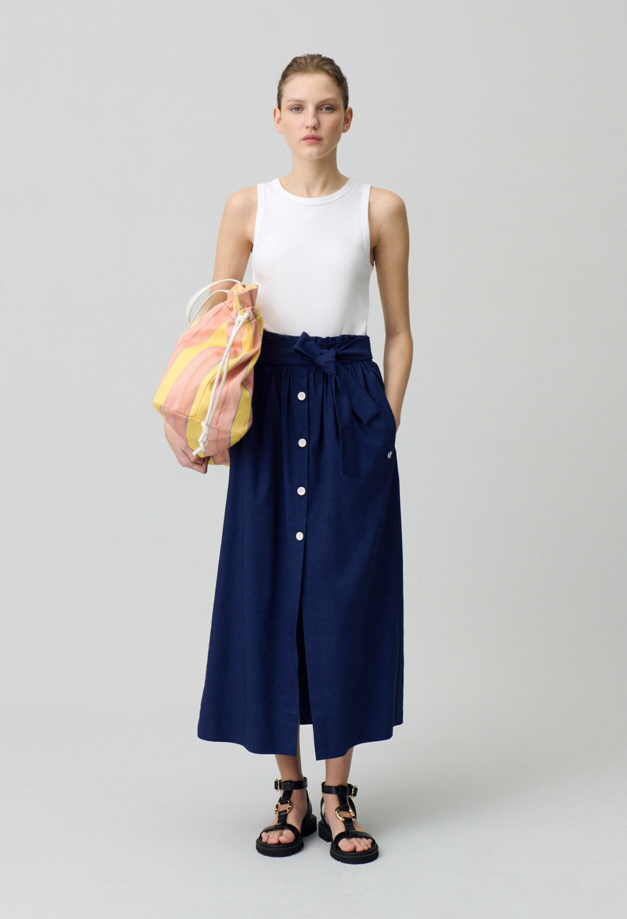 Jupe mi-longue à boutons