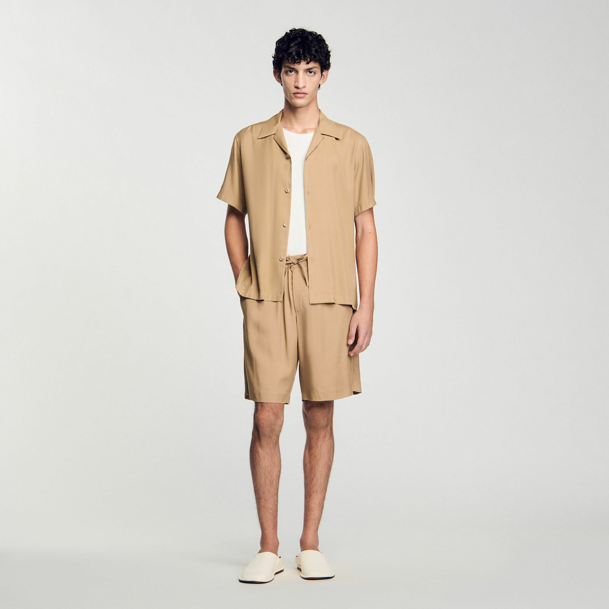 Chemise à col requin