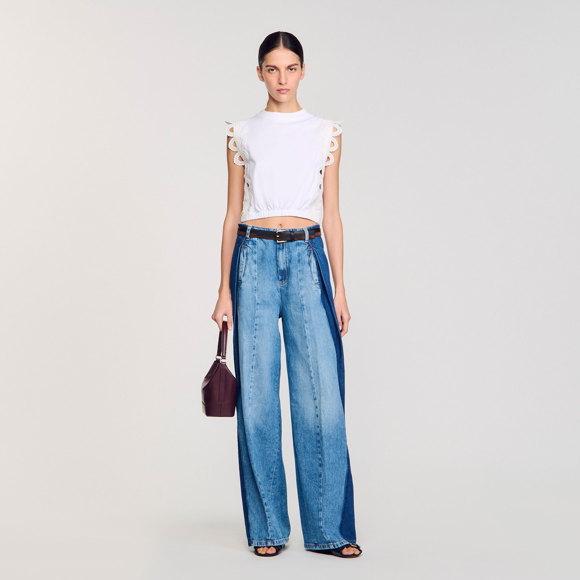 T-shirt court à détails dentelle