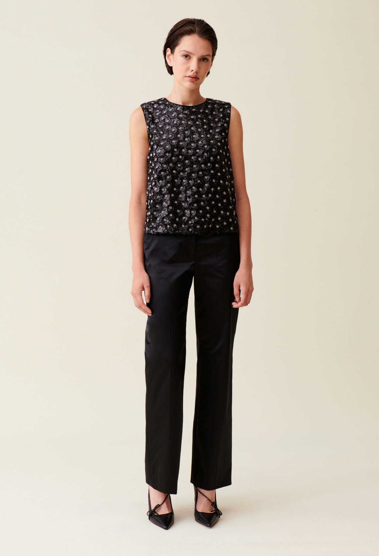 Top noir sequins brodés dos ouvert