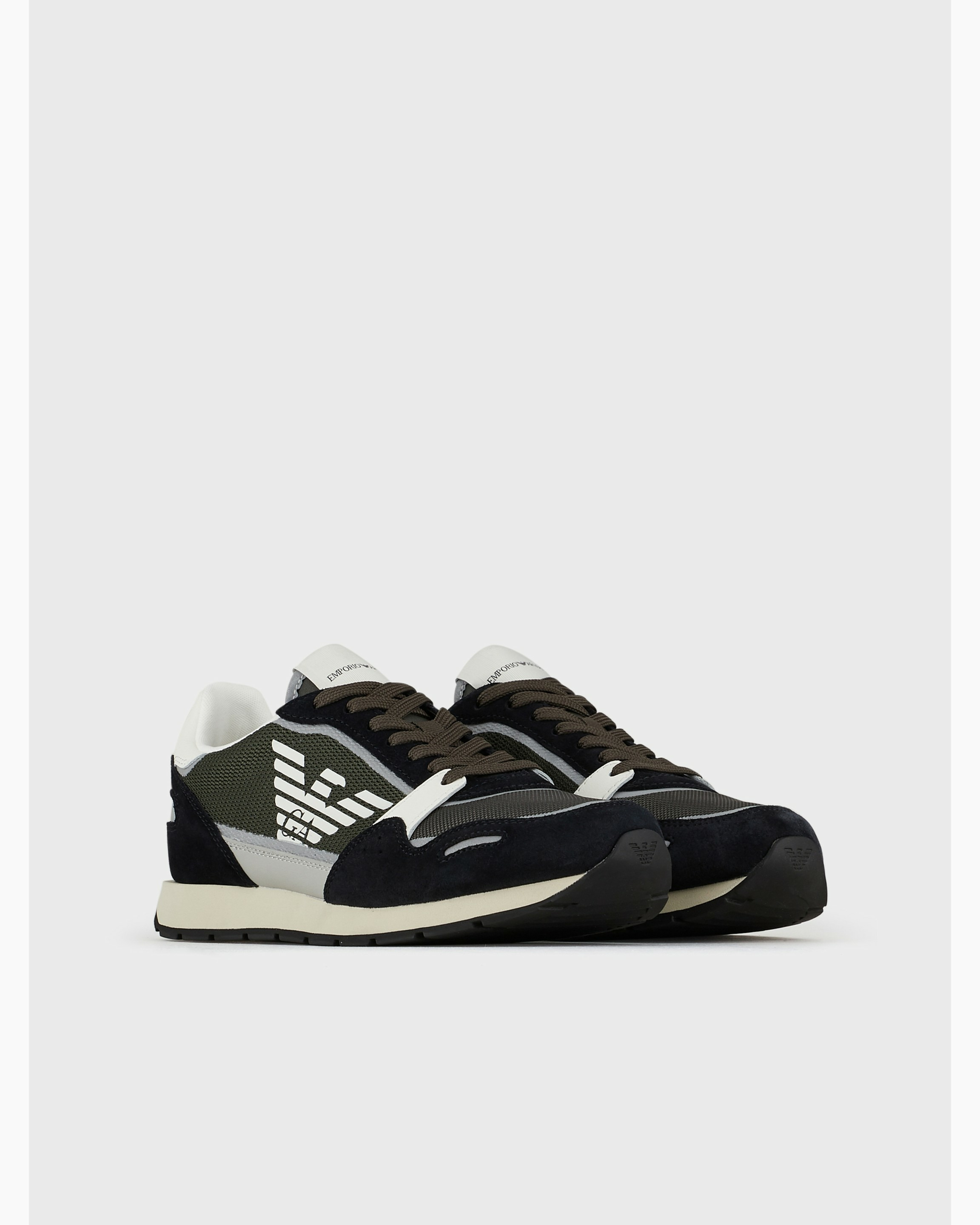 Baskets en daim à manches longues - bleu marine, blanc et vert.