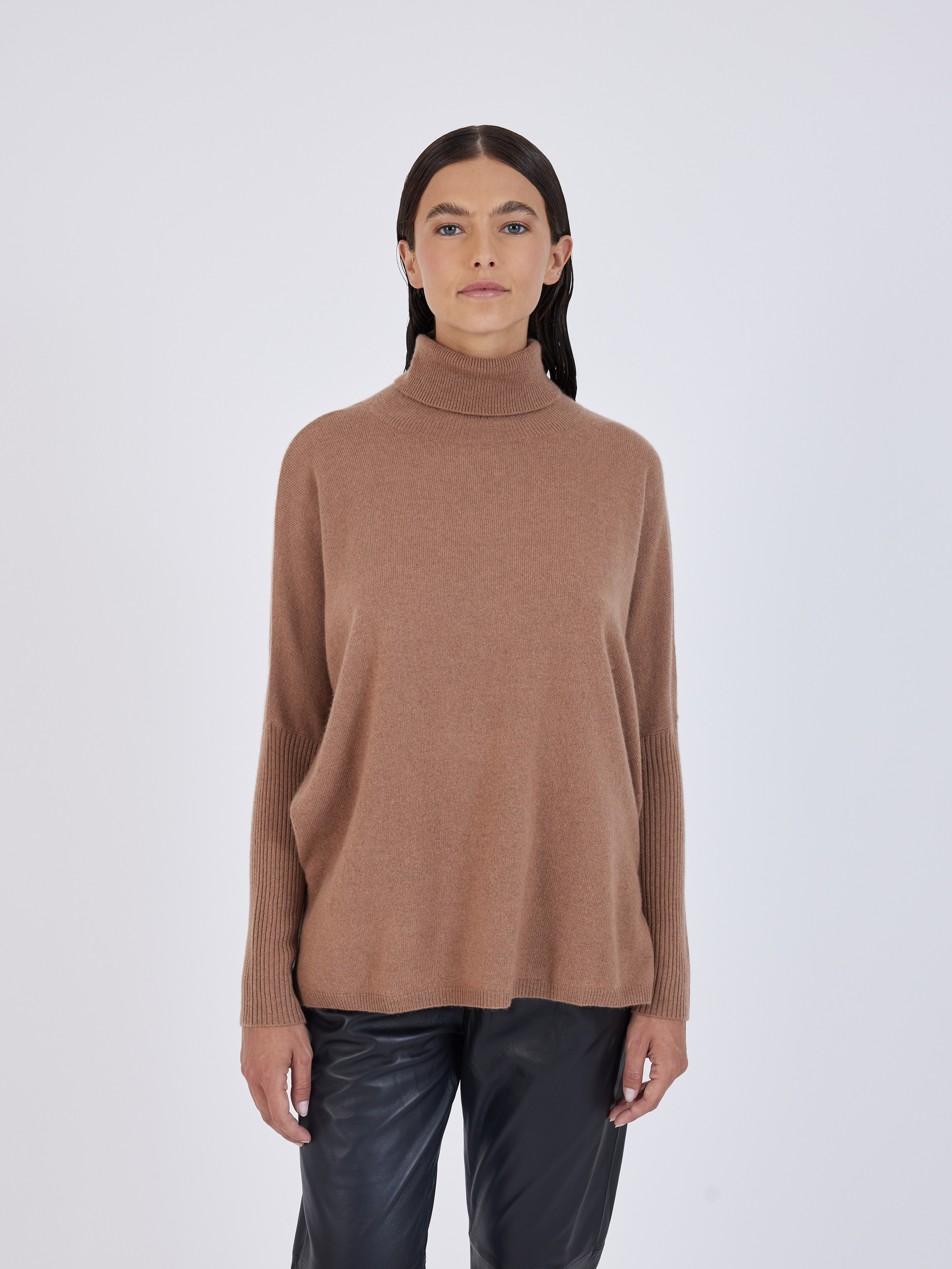 Pull poncho col roulé cachemire Margareth FAUVE