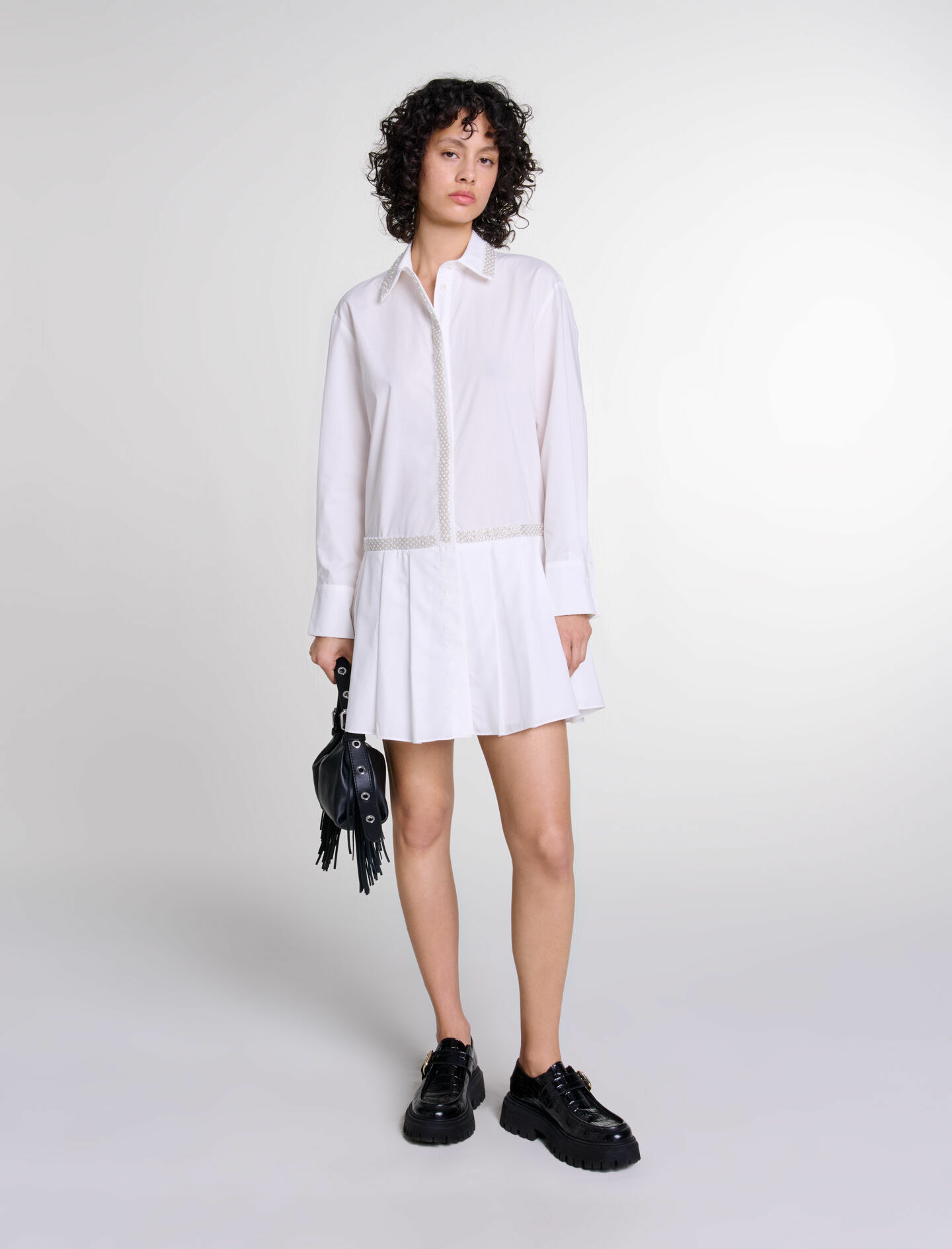 Robe chemise ornée de perles