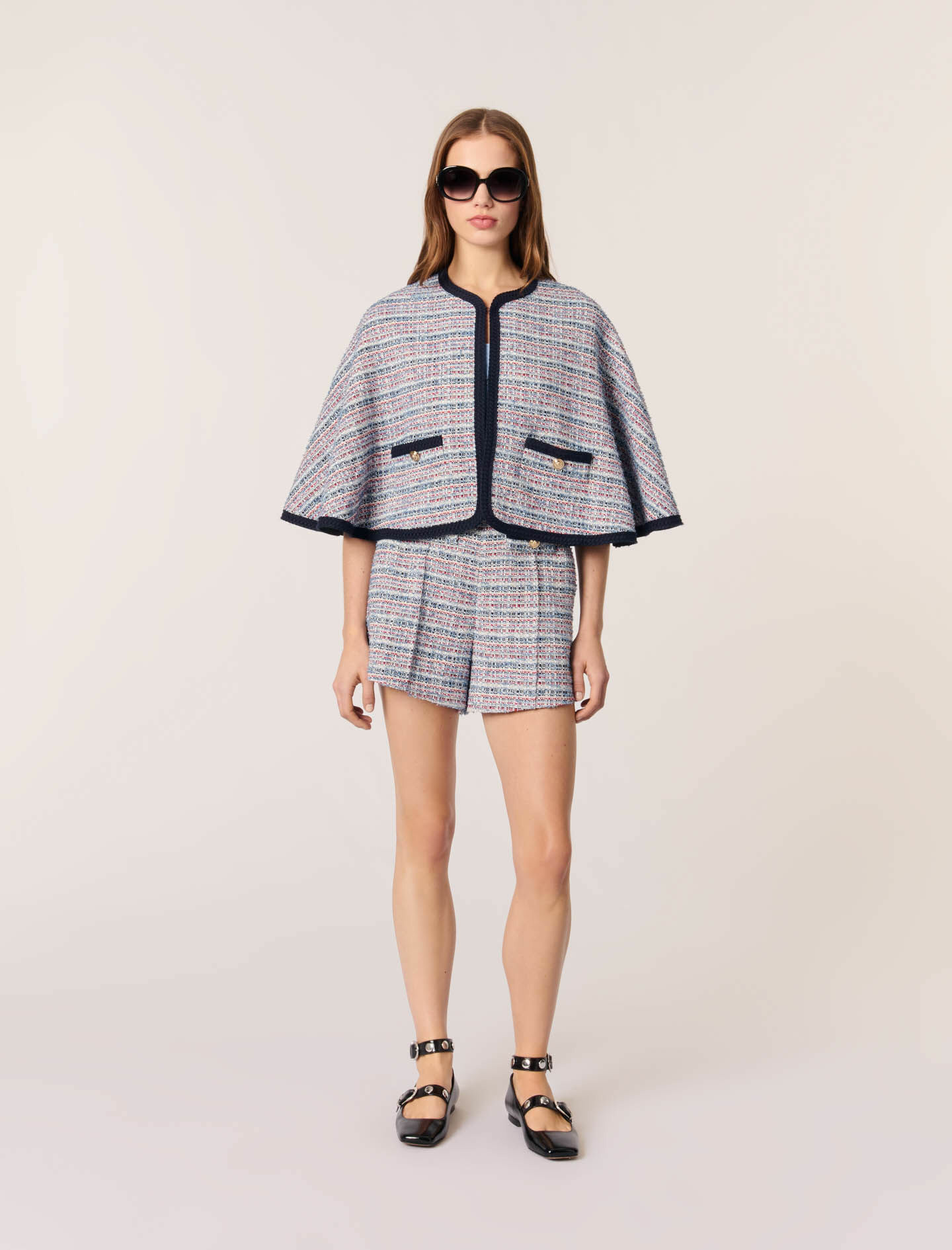 Cape en tweed et galons contrastés