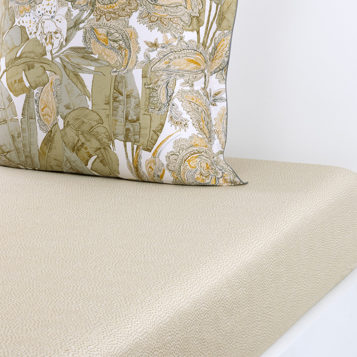 Olivier Desforges - Drap housse en satin de coton beige, Habano