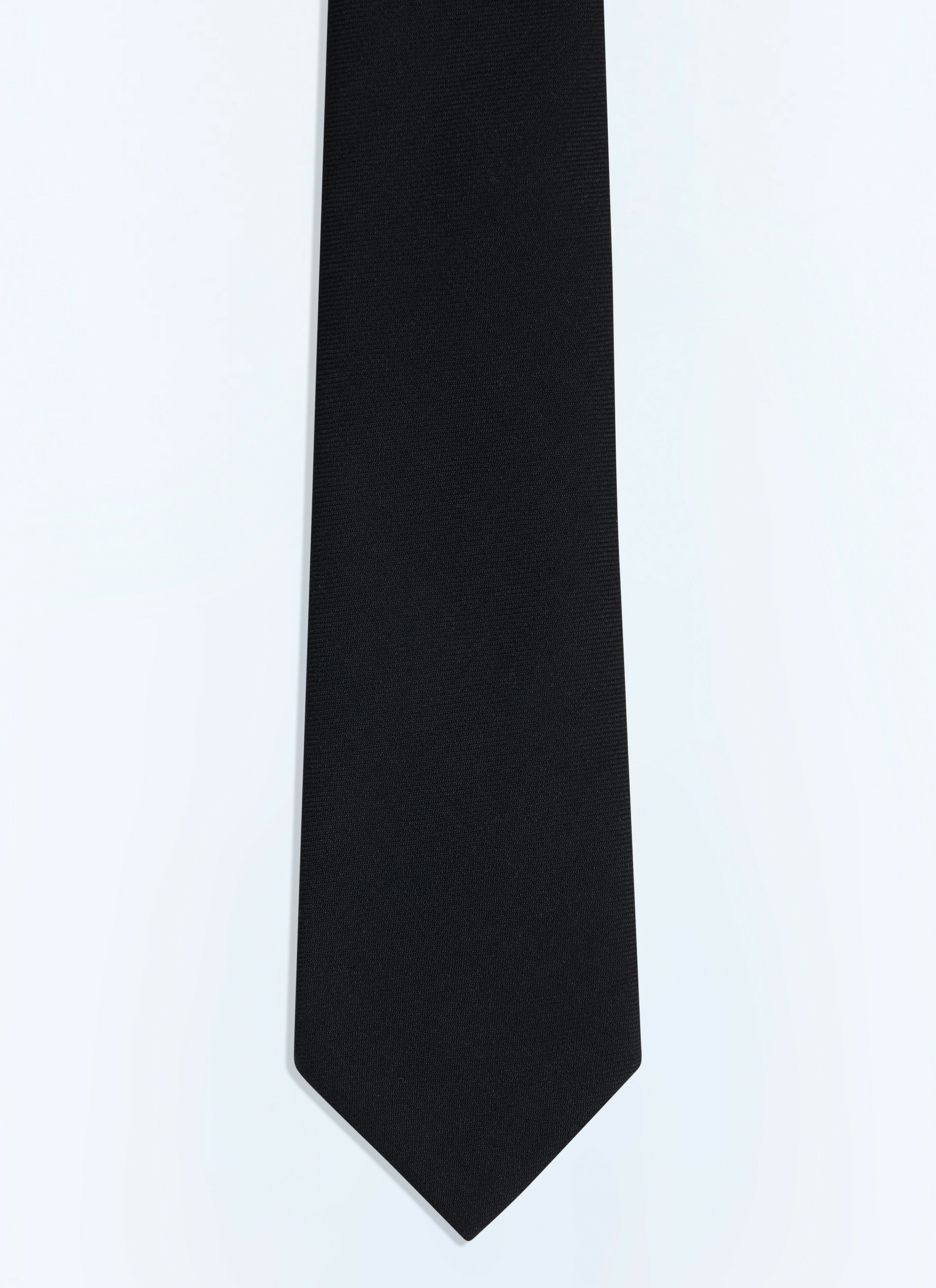 Cravate en soie à chevron uni