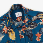 Chemise manches courtes regular bleu azur imprimé corail