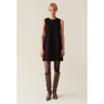 Robe courte sans manches