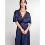 Robe longue plissée avec dentelle