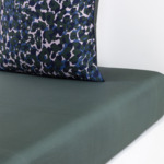 Kenzo - Drap housse en satin gris, K Pansa