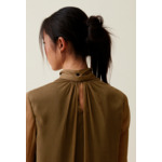 Robe fluide col lavallière