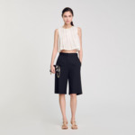 Top court plissé à col strassé