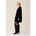 Robe courte noire volantée