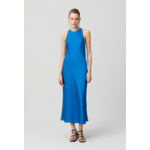 Robe longue satinée dos nu