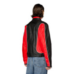 Coupe régulièreCol montantZips poches et chevillesFermeture zippéeAvec doublure