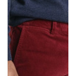 Pantalon chino slim fit en velours côtelé