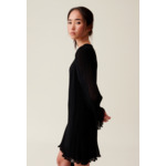 Robe courte plissée manches longues