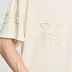 T-shirt orné de fleurs