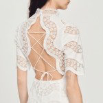 Robe courte en guipure