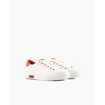 Baskets blanches et rouges