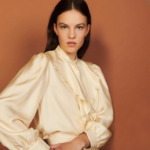 Chemise en soie à col jabot