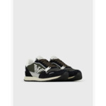 Baskets en daim à manches longues - bleu marine, blanc et vert.