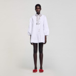 Robe courte à détail dentelle