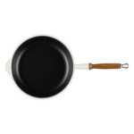 Sauteuse 28cm en fonte émaillée meringue avec manche en bois