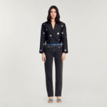 Veste courte satinée ornée de fleurs