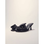 Mule en textile avec fleur satinée