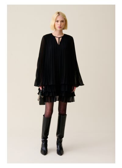 Robe courte noire volantée