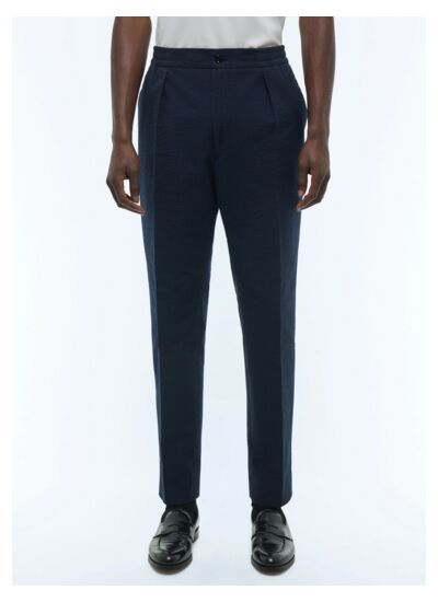 Pantalon élastiqué en seersucker rayé
