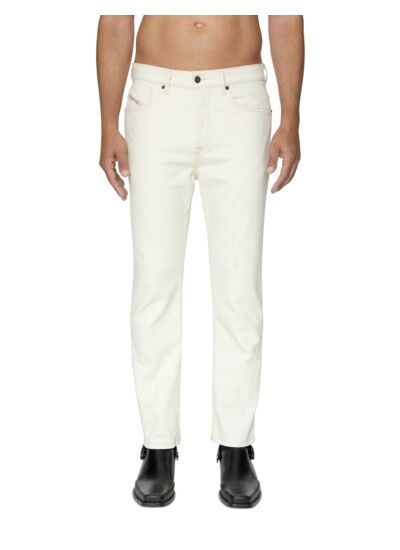 Tapered; Regular; Taille regular; Clean; Non-Stretch; Blanc; Fermeture boutonnée