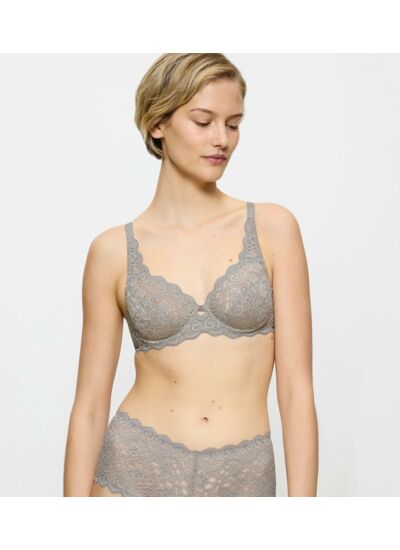 Soutien-gorge avec armatures
