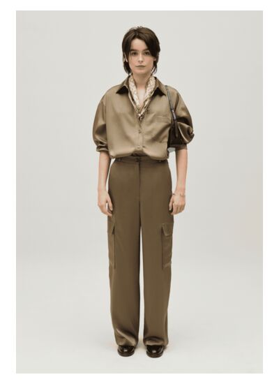 Chemise satinée ample kaki