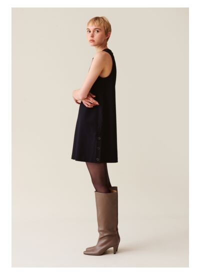 Robe courte sans manches